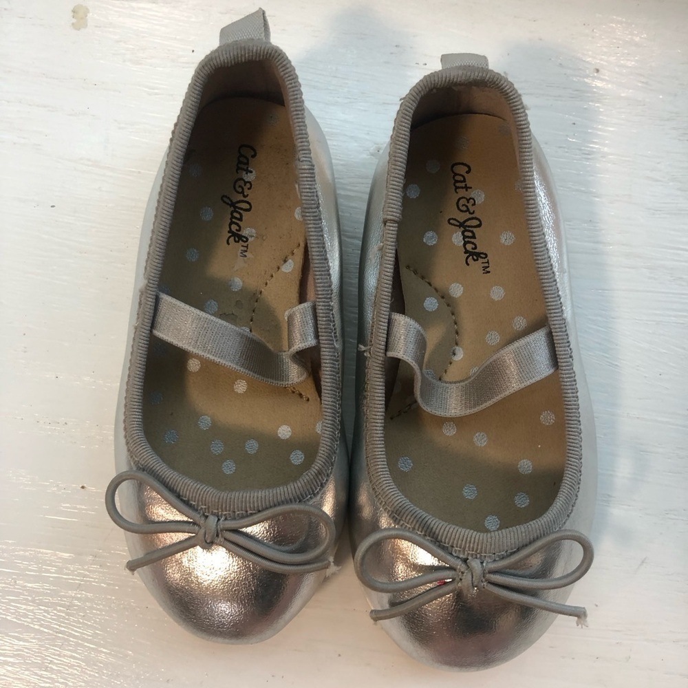 Cat and Jack silver slip on ballet flats size 5 toddler girl - Picture 4 of 5